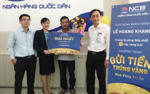 TRAO THƯỞNG CHO KHÁCH HÀNG TRÚNG THƯỞNG CHƯƠNG TRÌNH “GỬI TIỀN TRÚNG VÀNG - MÙA VÀNG TRI ÂN