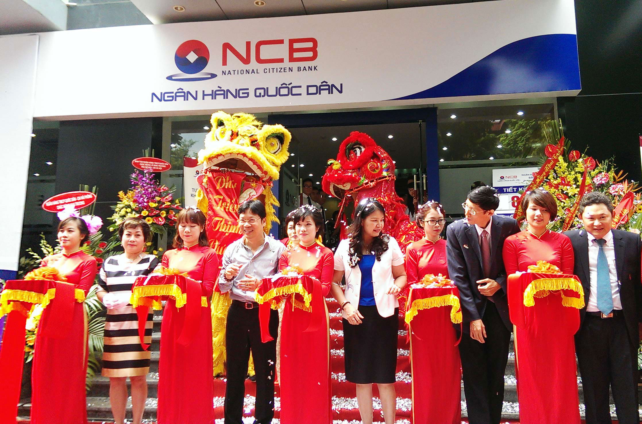 Nghi thức cắt băng khai trương trụ sở mới NCB chi nhánh Hà Nội