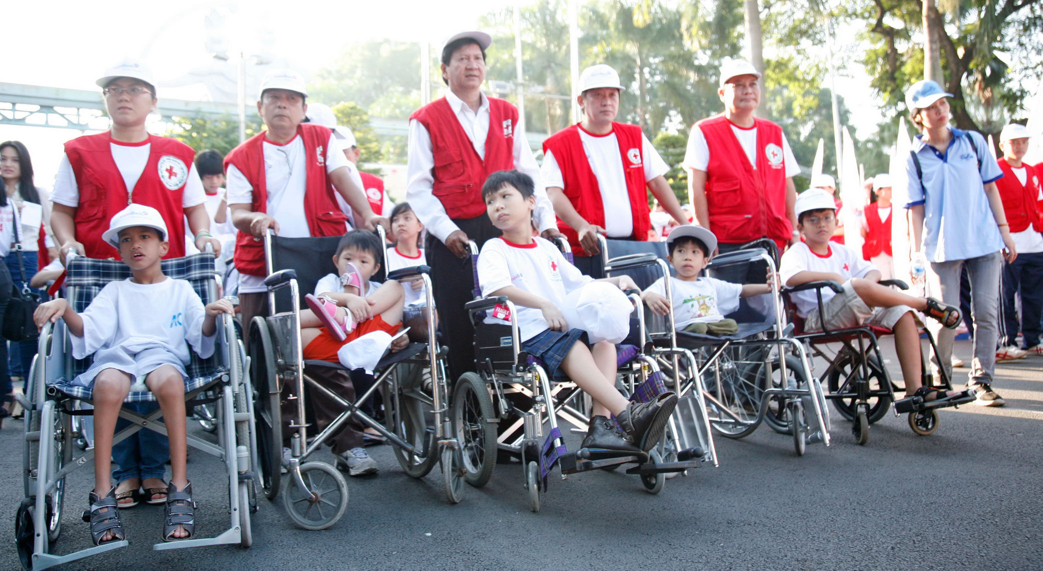 Các em nhỏ nạn nhân chất độc da cam tham gia đồng hành với chương trình