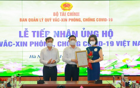 BỘ TÀI CHÍNH TIẾP NHẬN 5 TỶ ĐỒNG ỦNG HỘ QUỸ VẮC-XIN PHÒNG COVID-19 CỦA NCB