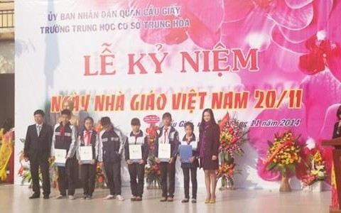 NGÂN HÀNG QUỐC DÂN VÀ BÁO TIÊN PHONG TẶNG QUÀ NHÂN NGÀY 20/11